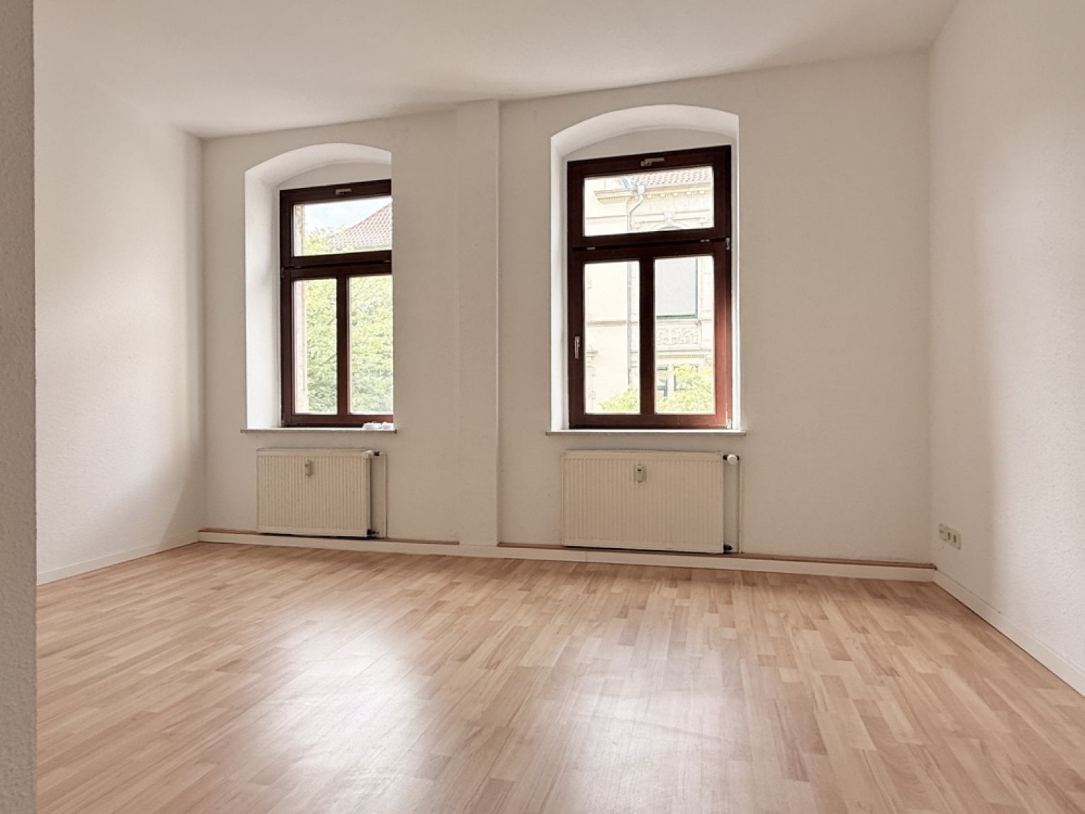 4 Raum • 2 moderne Bäder • Wohnküche • Balkon • Laminat • ruhige Lage • 2.Etage • top Raumaufteilung