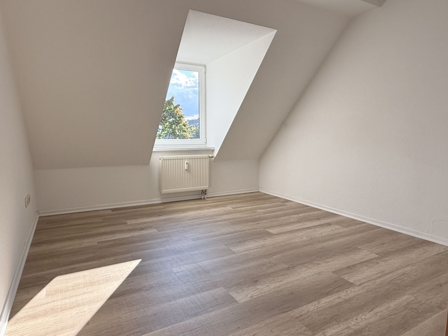 3-Raum • ruhige Lage • Balkon • Maisonette • Wanne • Laminat • schnell sein lohnt sich