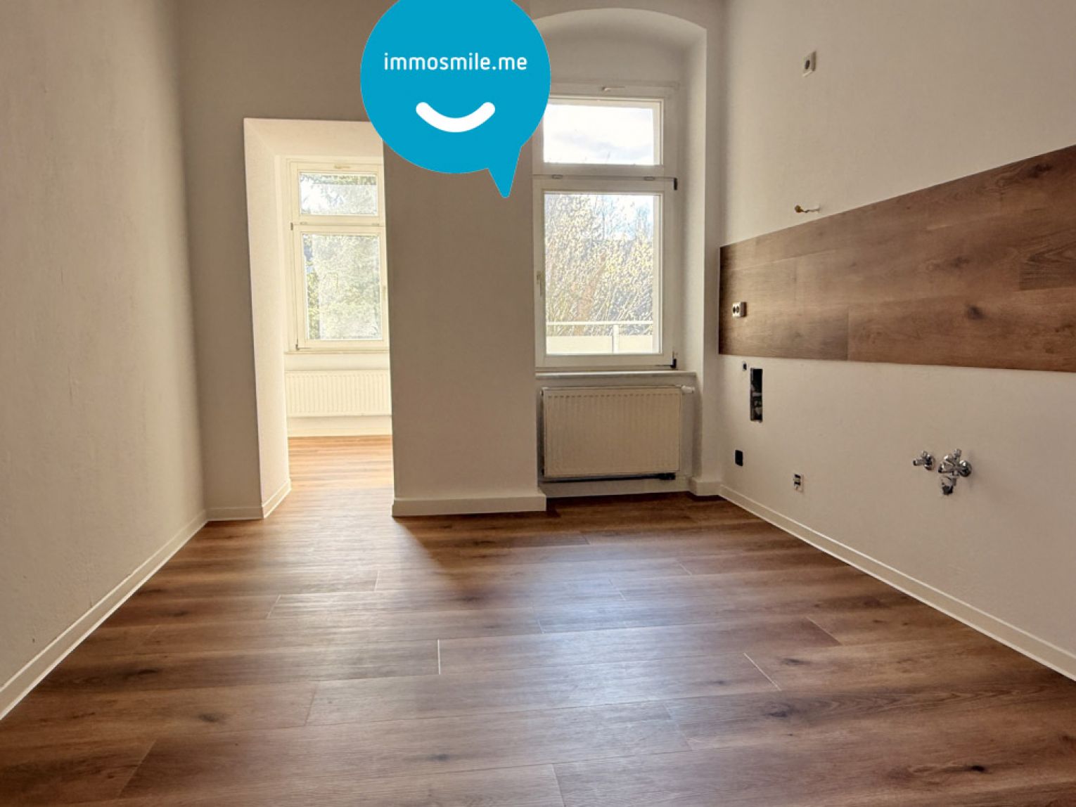 3-Zimmer • Kaßberg • Sonnenbalkon • Park vor der Haustür • tolles Laminat • Neues Bad mit Wanne