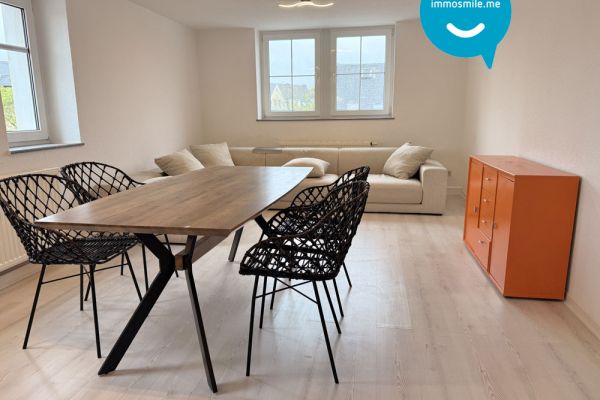 53 qm im Dachgeschoss • Laminat • 2-Zimmer • Einbauküche • Wanne & Dusche • optional teilmöbliert!