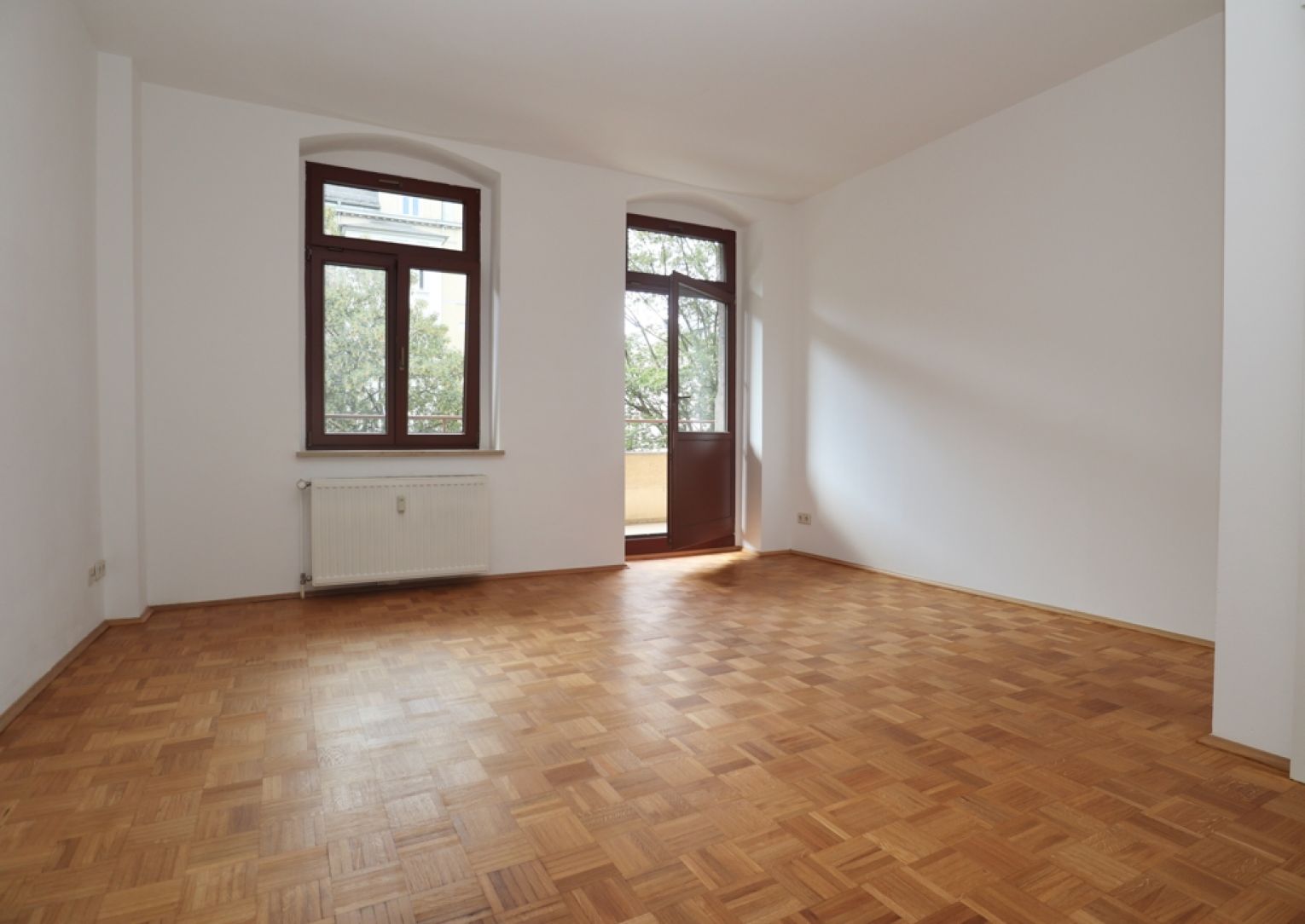 3-Raum Wohnung • 2 Bäder • Parkettboden • Kaßberg • zur Miete • große Räume • besichtigen