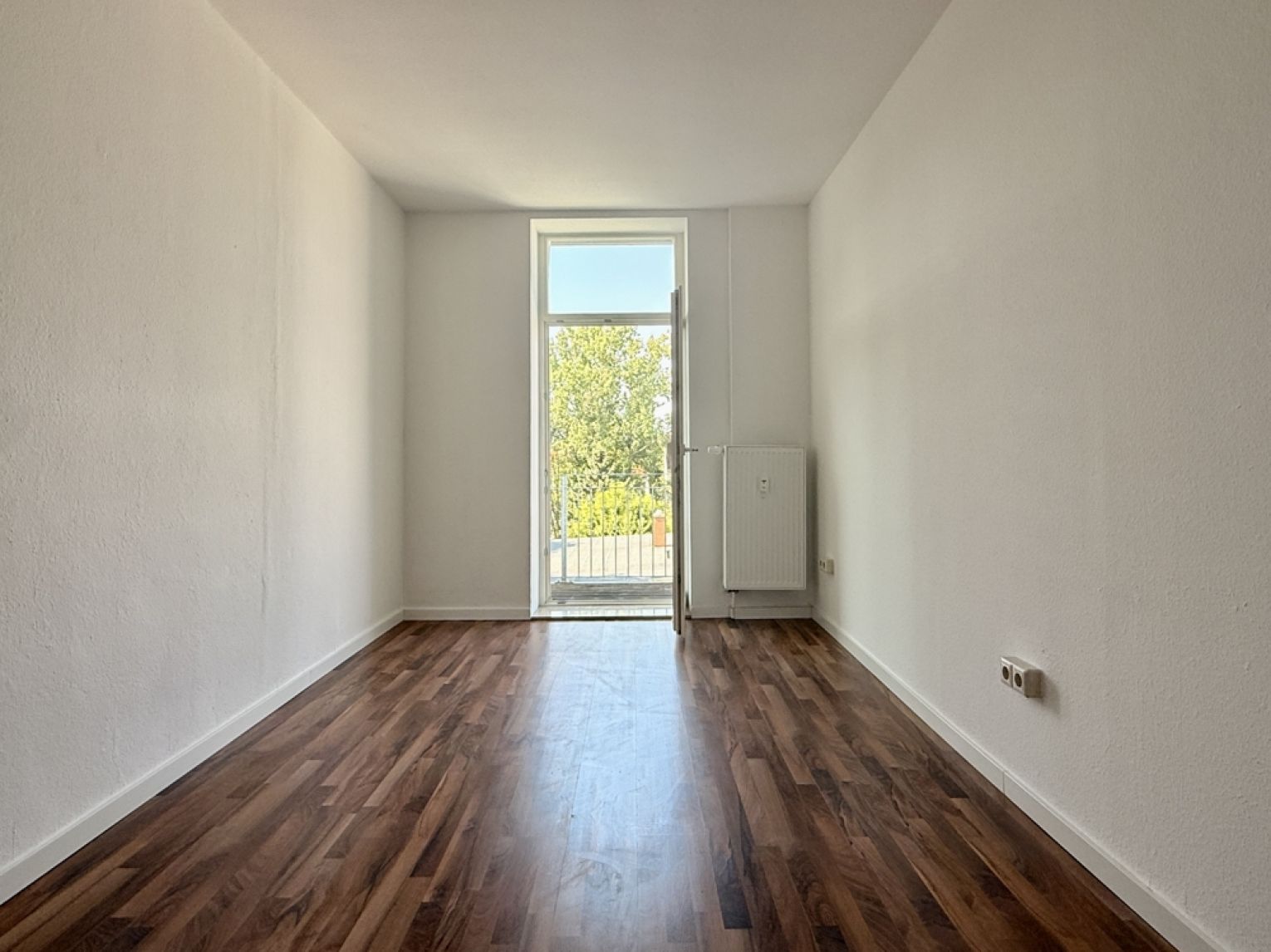 2 Zimmer • Bad mit Wanne • Laminat • Balkon • schöner Garten und tolle Hausgemeinschaft