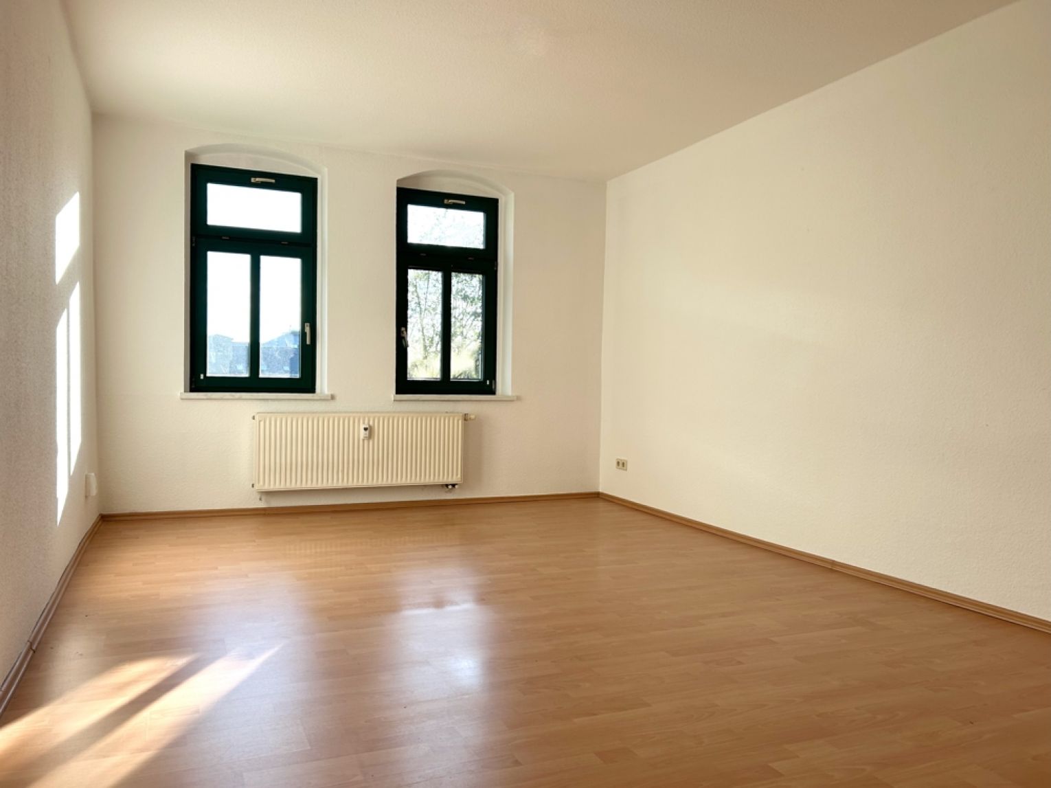 3 Zimmer • große Räume • Altendorf • neue Einbauküche • Stellplatz möglich • Chemnitz • zur Miete