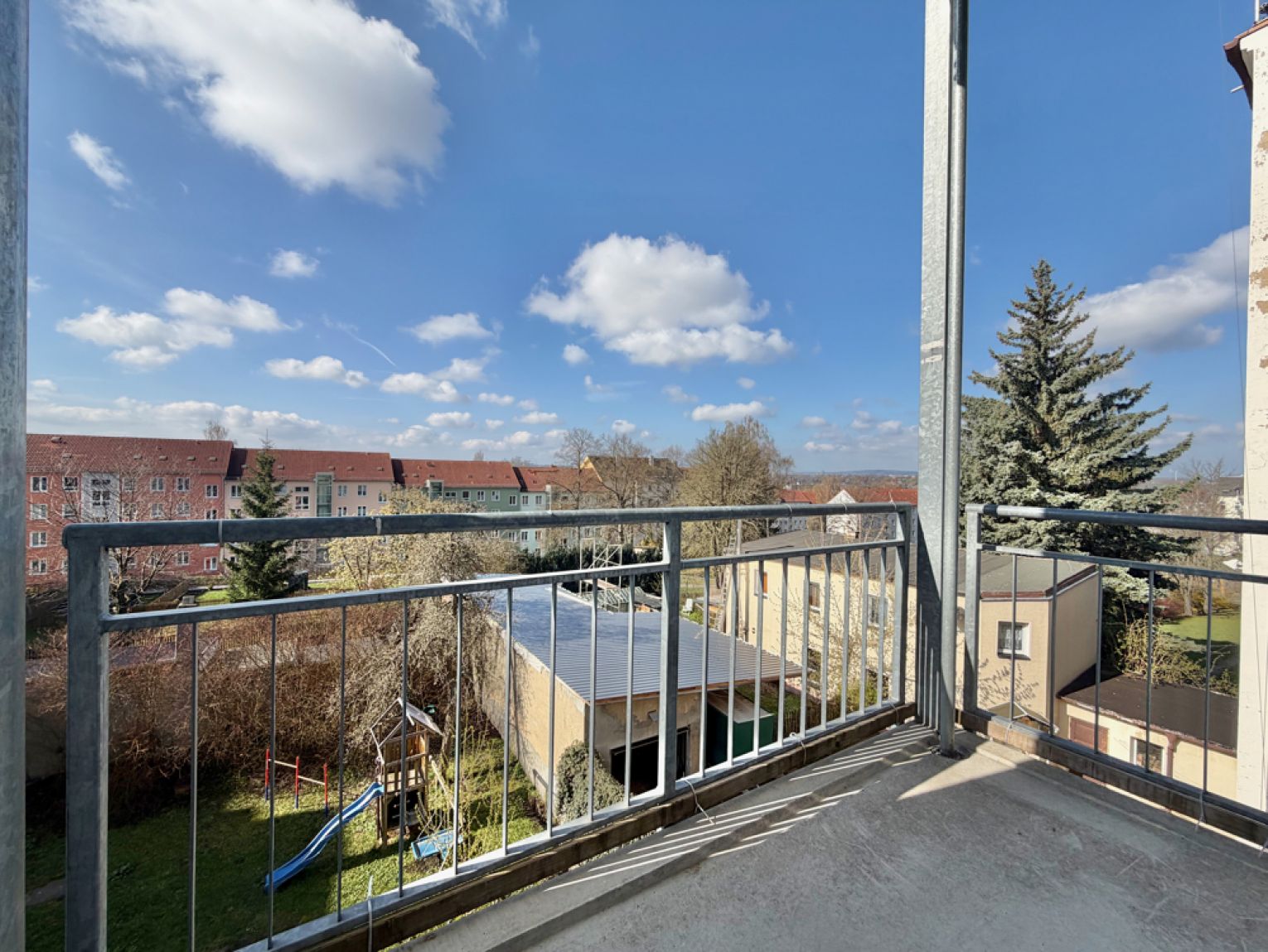 2 Zimmer • mit Einbauküche • in Chemnitz • Lutherviertel • zur Miete • Dielenboden • ab sofort frei