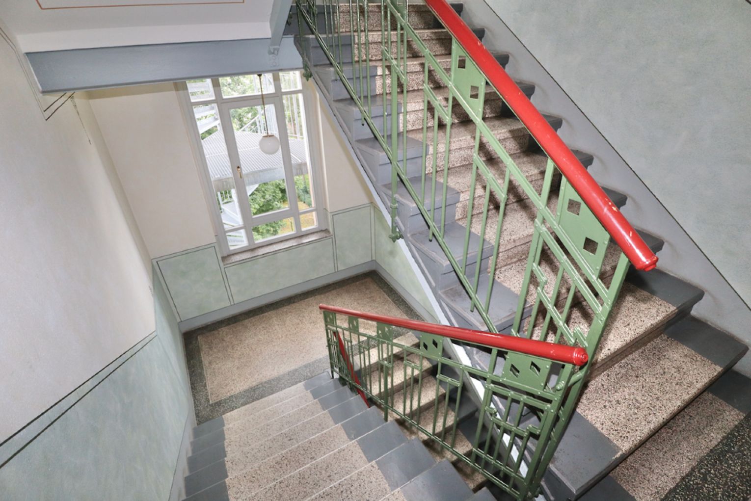 1,5-Zimmer • auf dem Kaßberg • Dachgeschoss • neues Bad • Maisonette • Einbauküche • JETZT mieten!