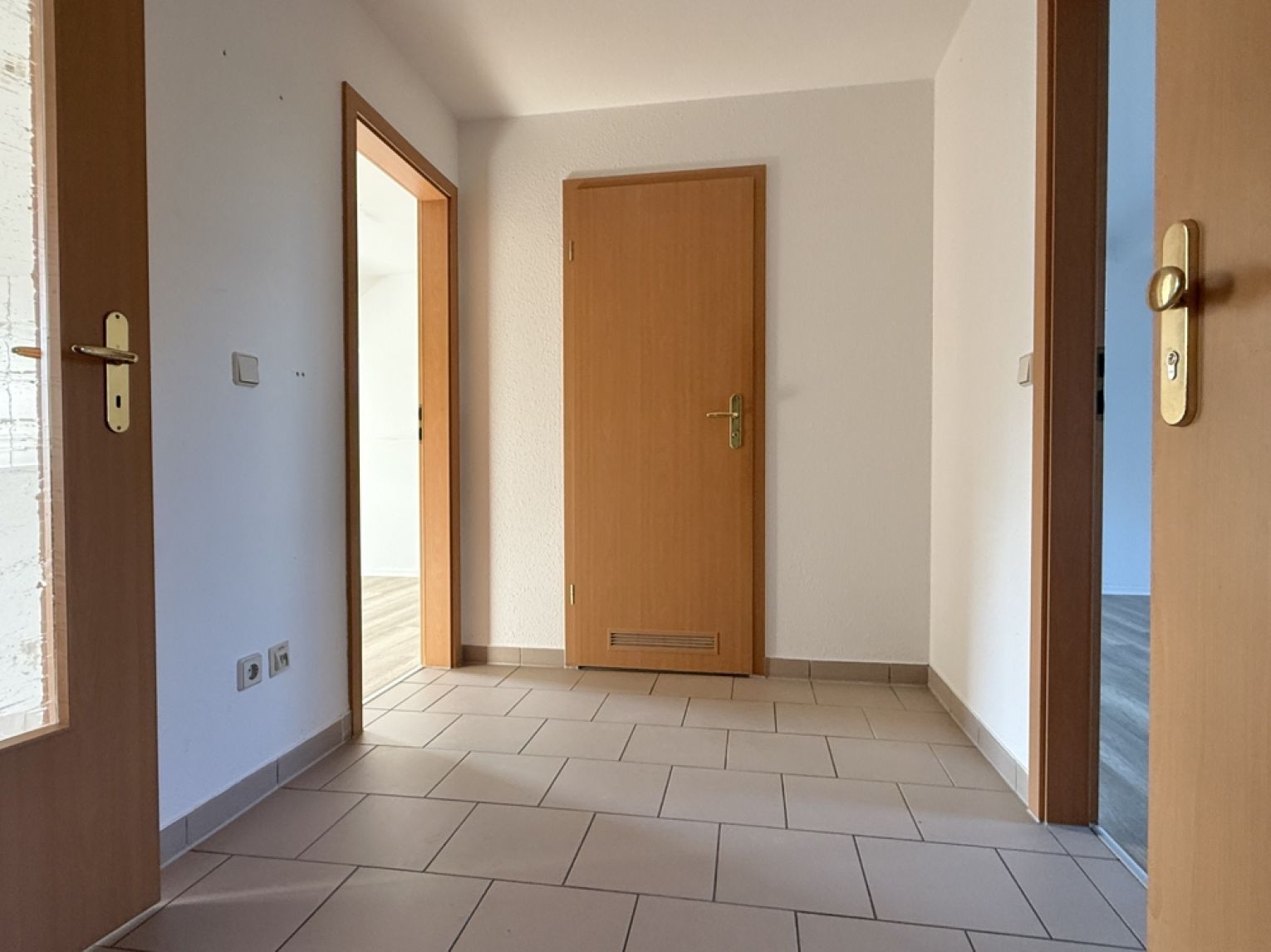 3-Raum • ruhige Lage • Balkon • Maisonette • Wanne • Laminat • schnell sein lohnt sich