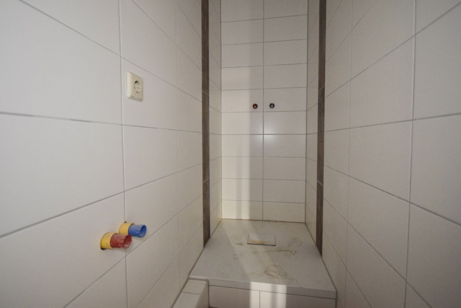 1-Raum • Single-Küche • UNI nah • kurze Wege-länger schlafen  • Bad mit Dusche • neues Laminat