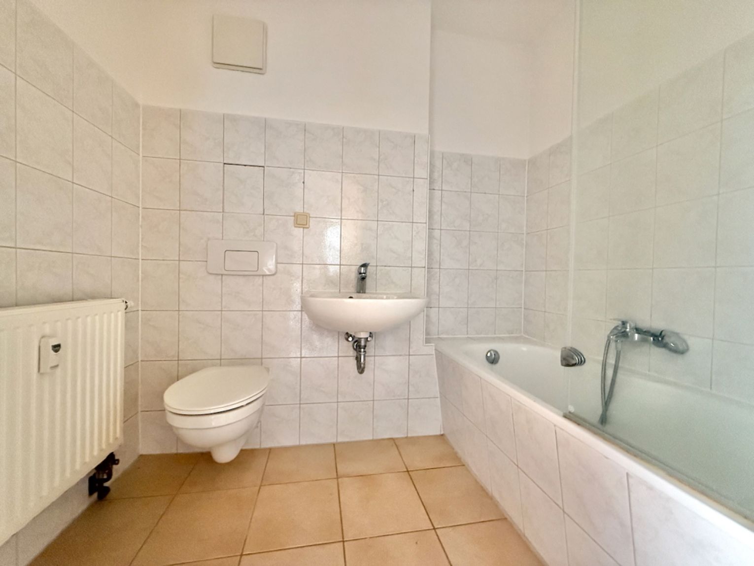 Gablenz • 2-Raum Wohnung • Dachgeschoss • Wanne • in Chemnitz • Studentenviertel • Nahe Uni • mieten