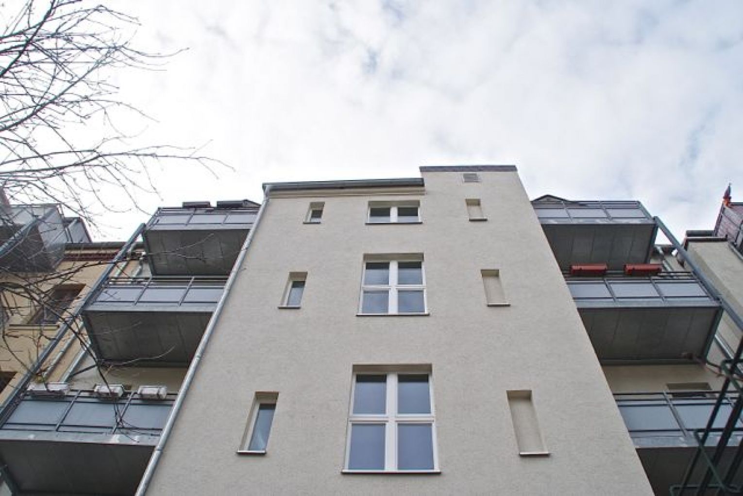 Top-Ausstattung • weiße Stiltüren • Parkett • Aufzug • Balkon • höherwertig saniert • anschauen!?