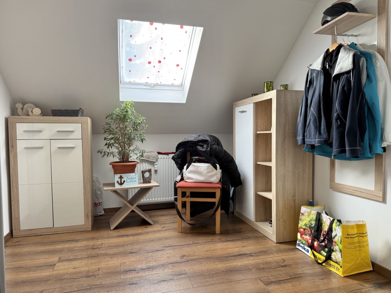 2-Zimmer Wohnung in Wittgensdorf • Dachgeschoss • Bad mit Dusche • offene Küche • Garten • Parkplatz