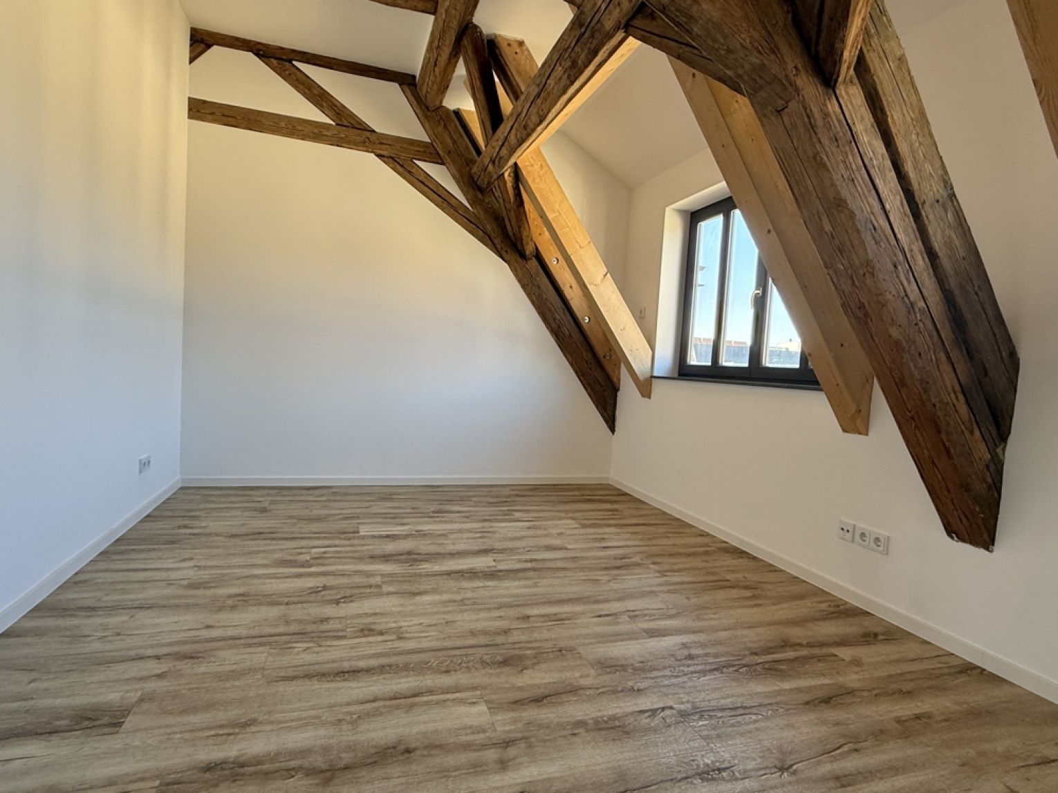 MEGA Ambiente • 4 Zimmer • Fussbodenheizung • offener Wohn-Esbereich • riesiger Balkon • TOP-BAD!