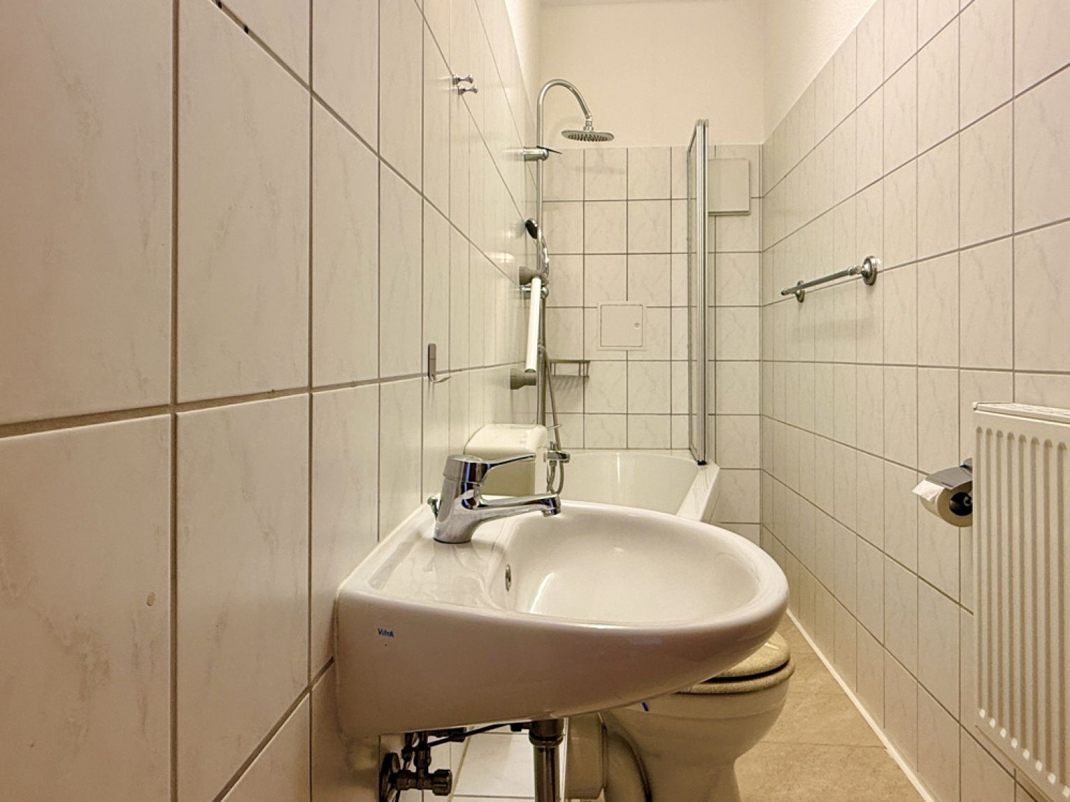 2 Zimmer • Bad mit Wanne • Laminat • Balkon • schöner Garten und tolle Hausgemeinschaft