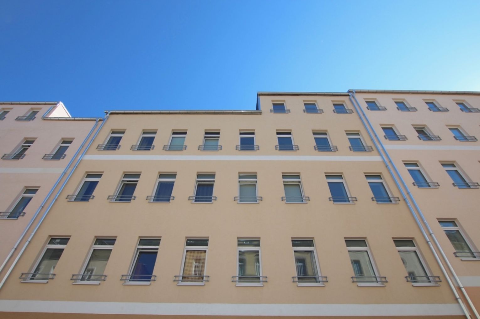 moderne 5 Zimmer • moderner Grundriss • Balkon • TOP Hausgemeinschaft • Grillecke • EBK • Stellplatz