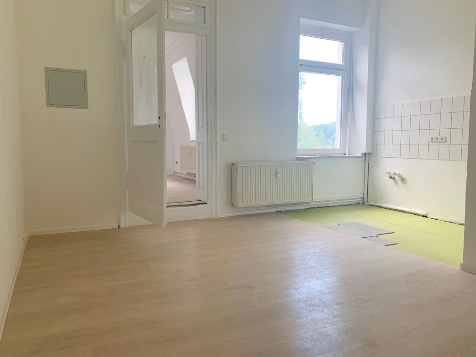 Tageslichtbad • 130 qm • modernes Laminat • 4-5 Zimmer • in Meerane • Mieten !?