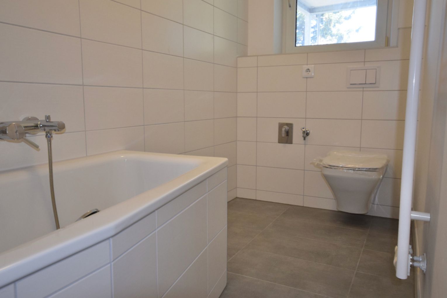4-Zimmer • Balkon • Kaminofen • Bad mit Fenster+Dusche+Wanne • Smarthome • Fussbodenheizung • Miete!