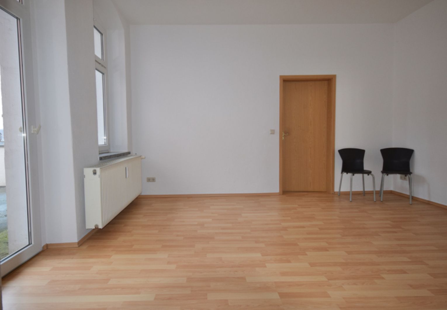 4-Raum • Frankenberg • Einbauküche • Balkon • Haus mit Lift • Bad mit Wanne und Fenster