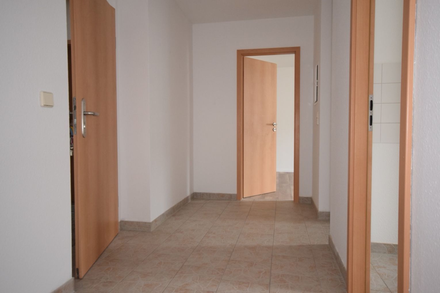 TOP • Laminat • 5-Zimmer • Laminat  • 2 Bäder mit Wanne & Fenster • gleich anschauen • Chemnitz