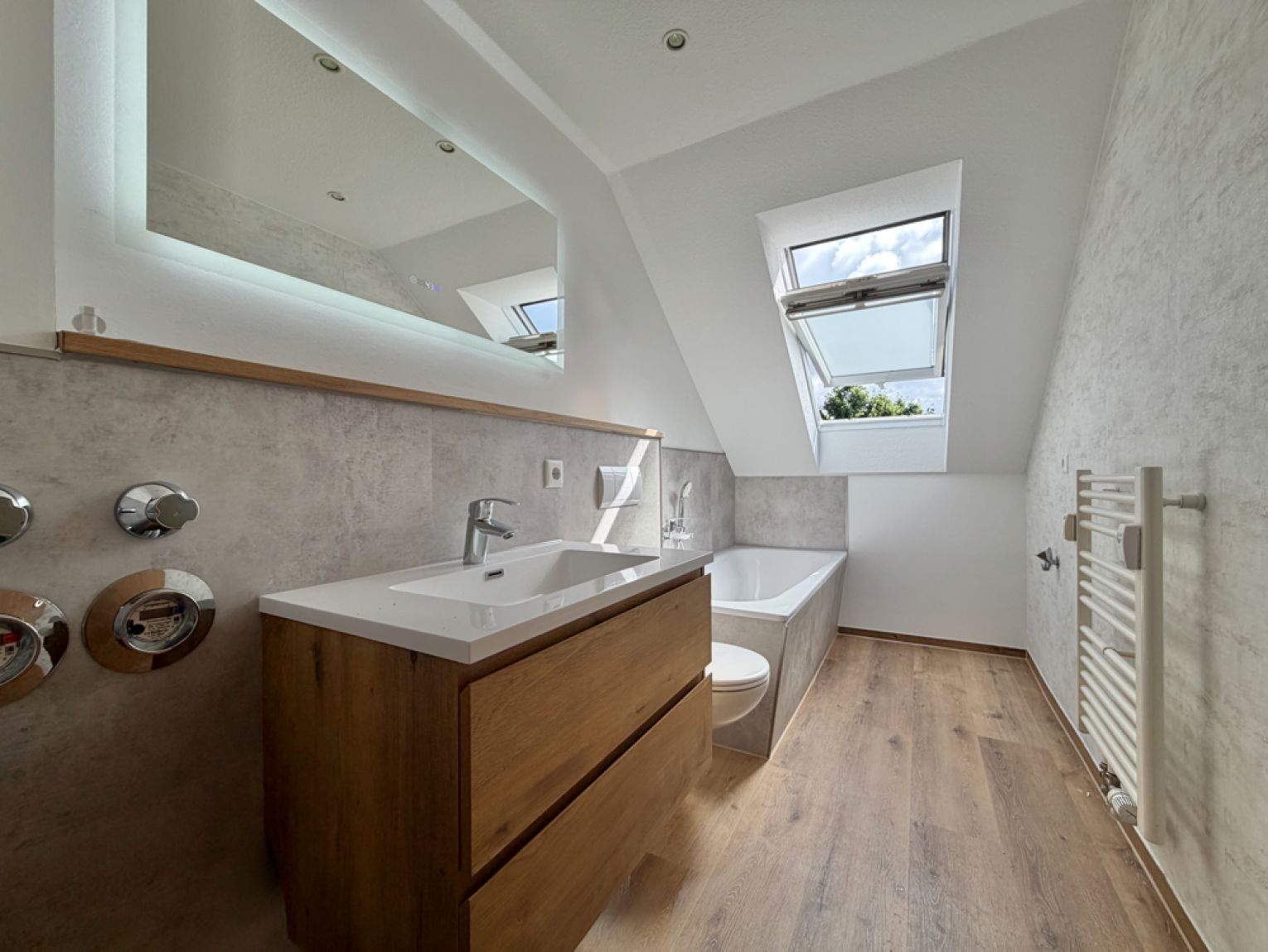 NEU! • Eigentumswohnung • 2 Zimmer • NEUES BAD • mit Balkon • in Chemnitz • JETZT KAUFEN!