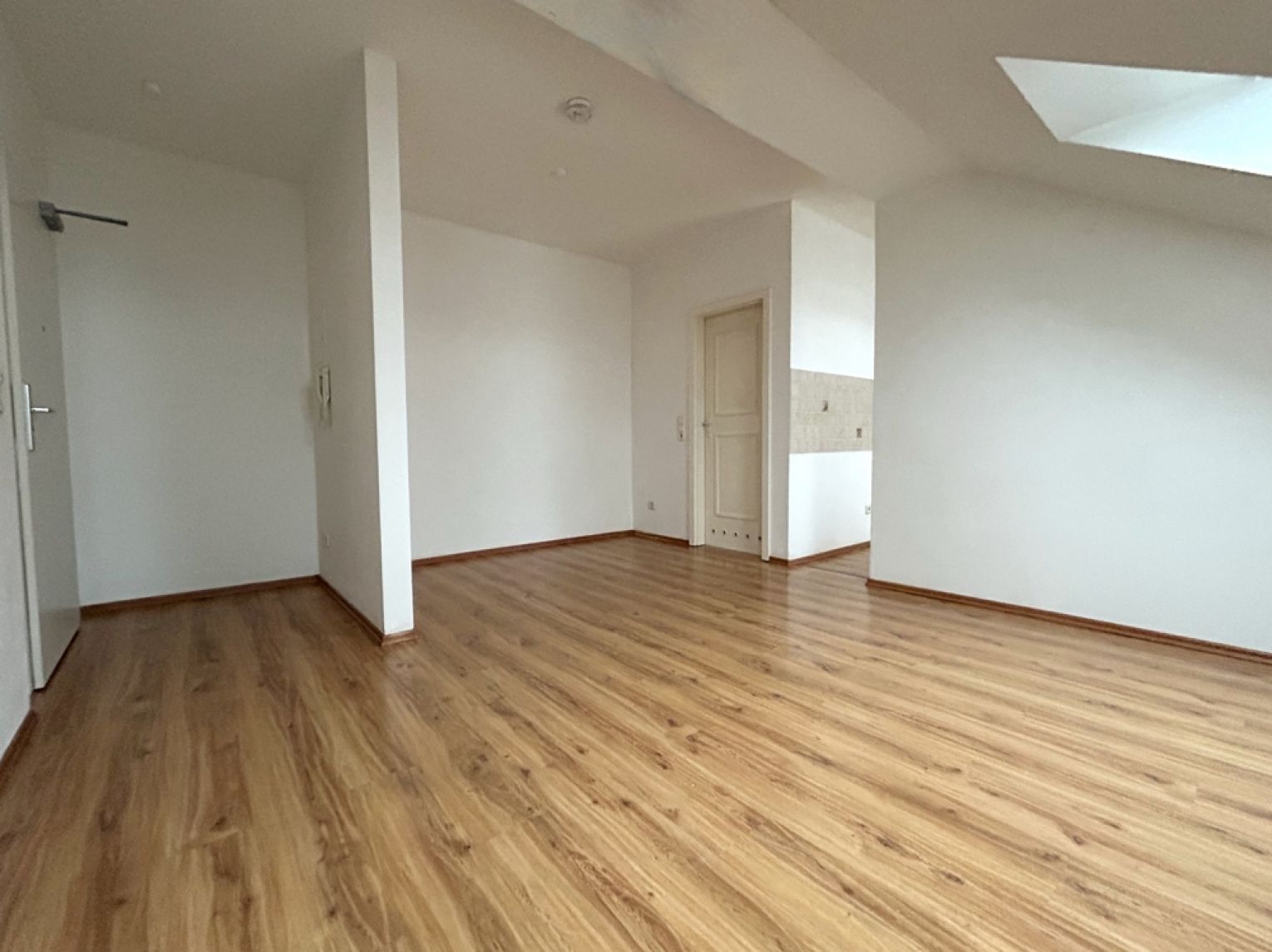 Mietwohnung • 1 Raumwohnung • mit Einbauküche • in Schloßchemnitz • jetzt Termin vereinbaren