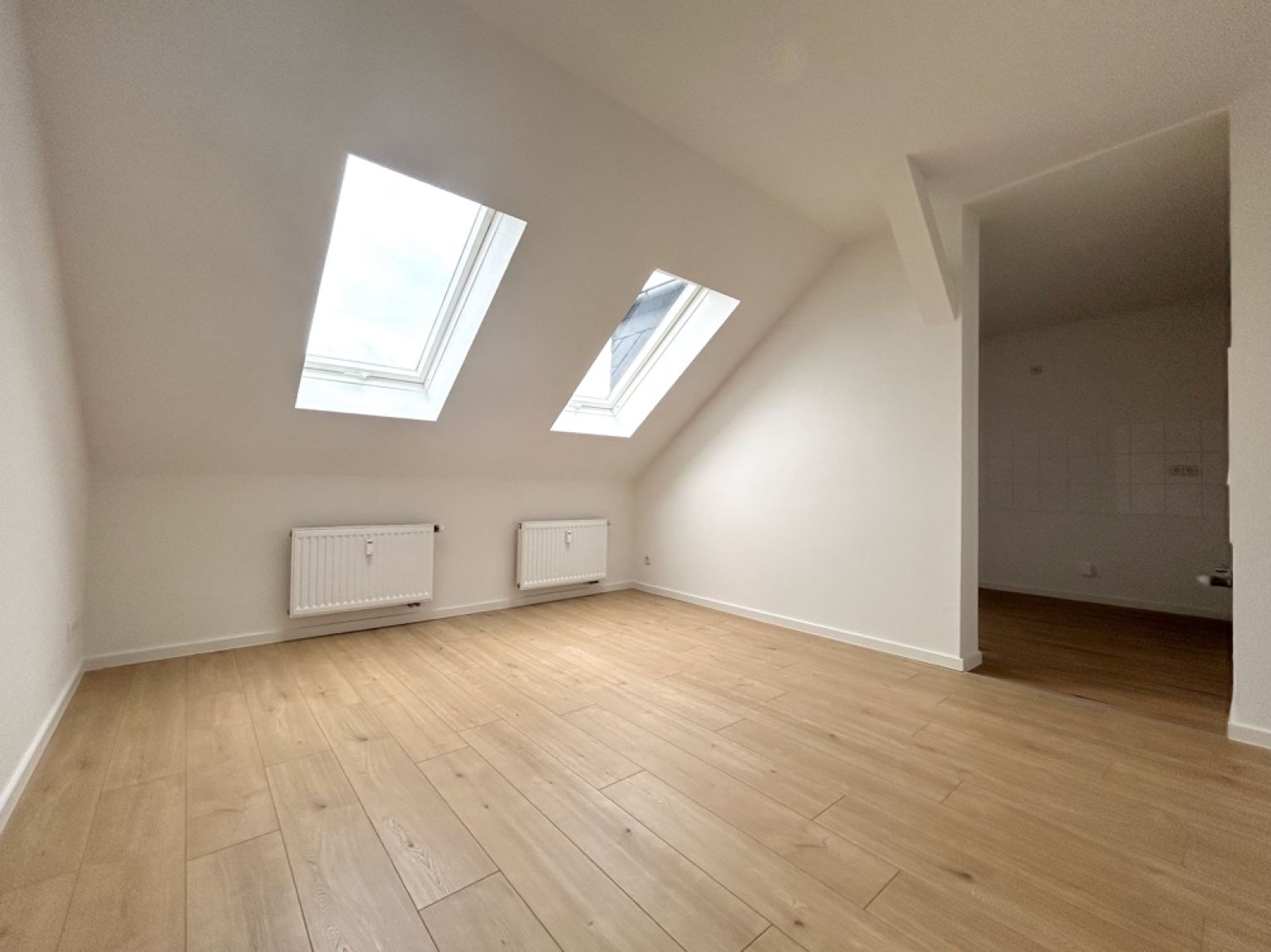 Dachgeschoss • 2-Raum • Wanne • in Chemnitz •  Maisonette • mal was anderes • jetzt MIETEN