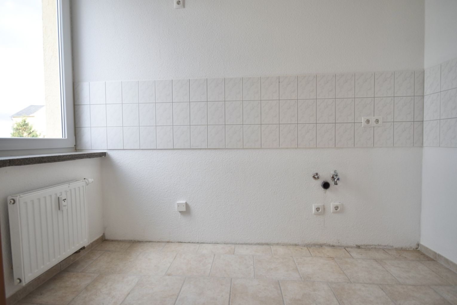 2 Zimmer • kleine Küche • Balkon • innenliegendes Bad mit Wanne • jetzt günstig MIETEN !