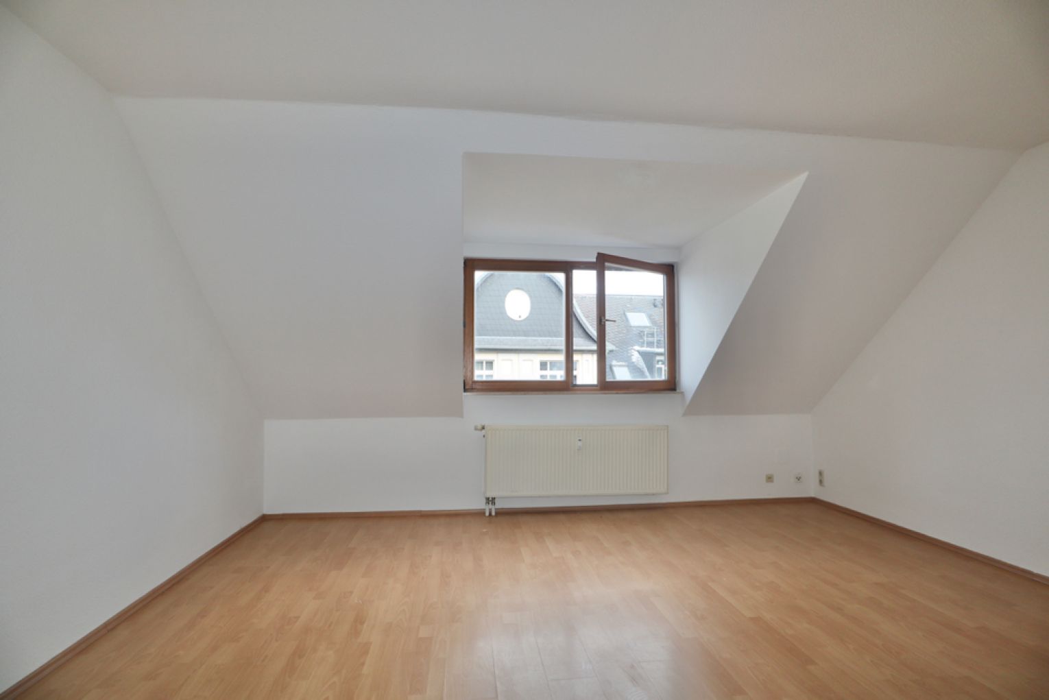 2-Zimmer • Lutherviertel • Einbauküche • Dachgeschoss • Aufzug • in Chemnitz • jetzt anmieten!