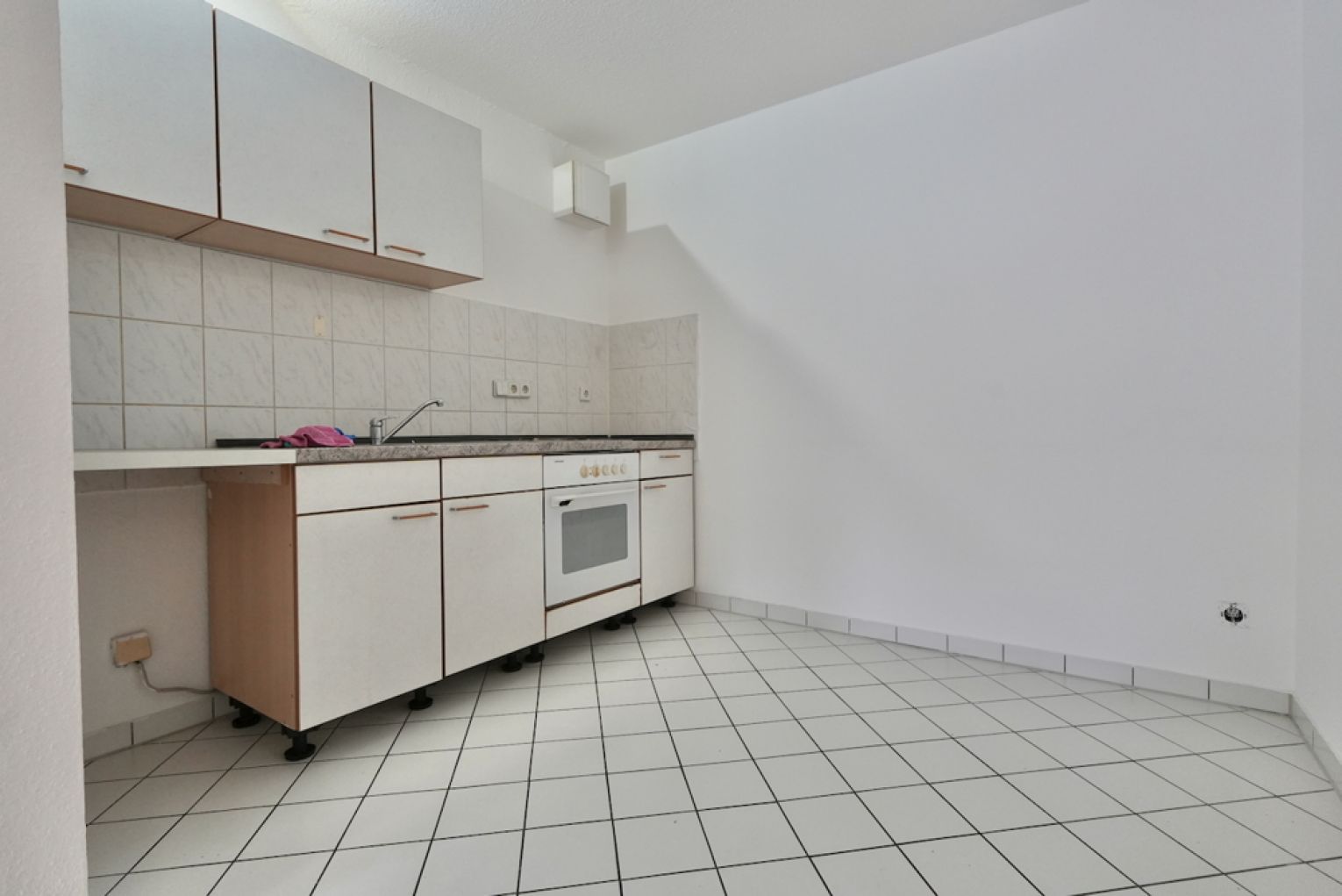 2 Zimmer • Schloßchemnitz • mit Aufzug • Einbauküche • Balkon • zur Miete • ab sofort frei •