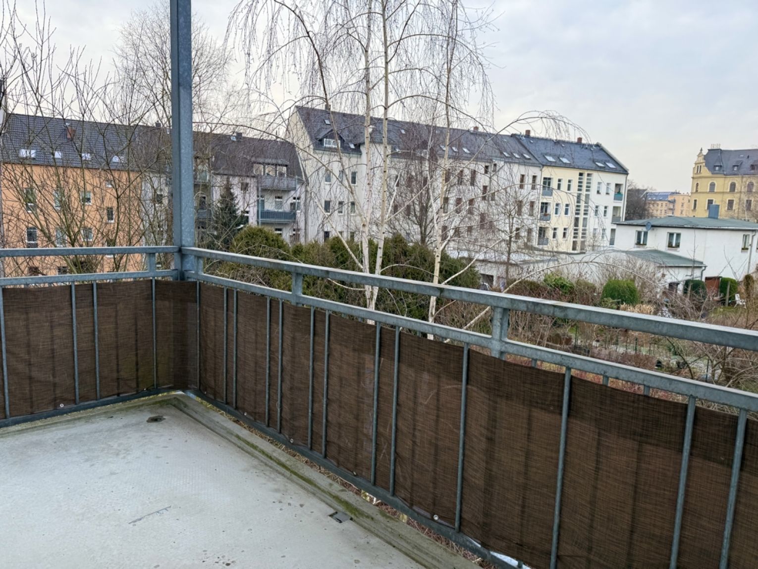 Schloßchemnitz • 2 Zimmer • Balkon • schickes neues Laminat • ruhige Lage • gleich mal anschauen!?