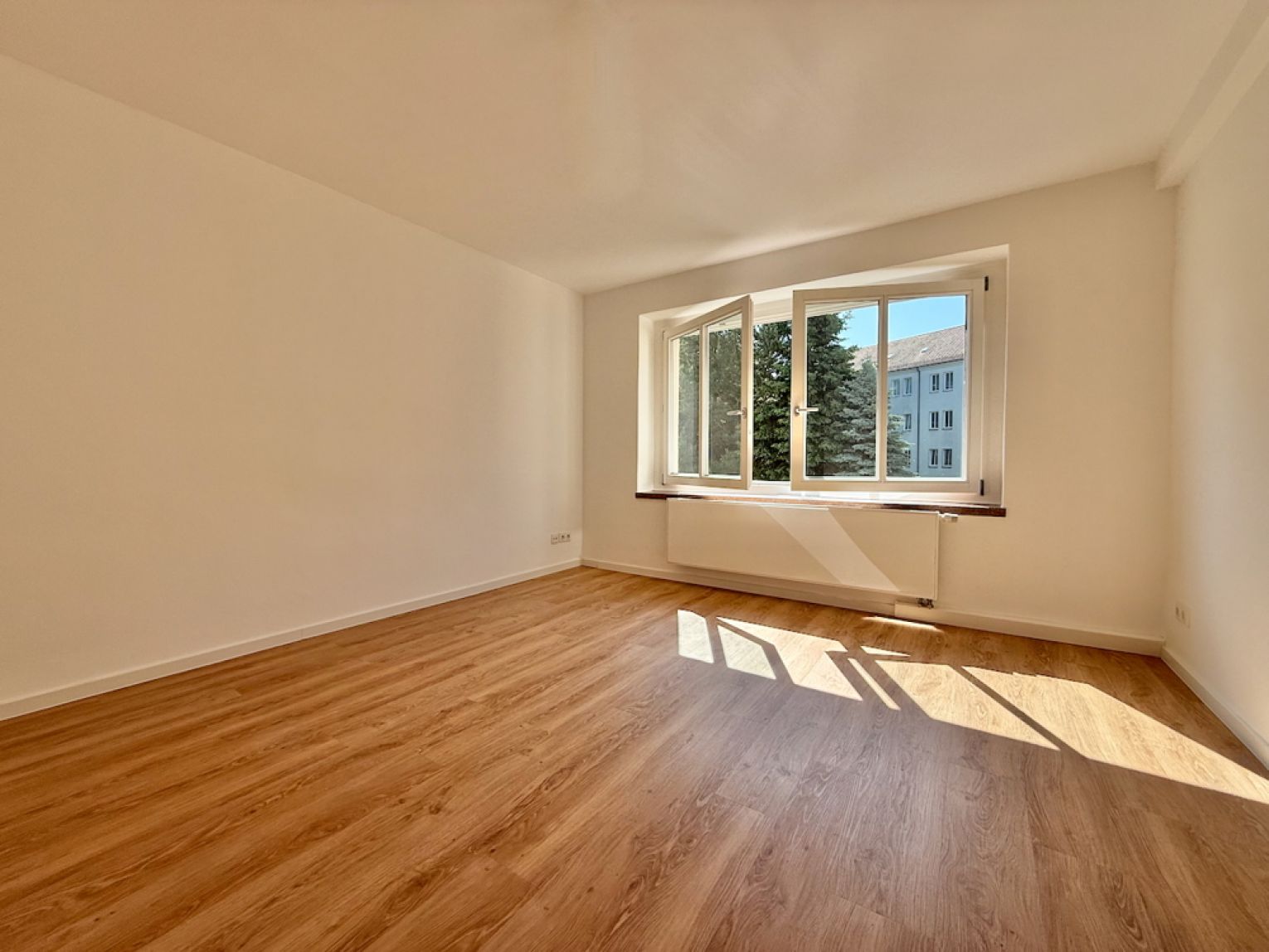 3 Zimmer • zur Miete • mit Balkon • Einbauküche • im Lutherviertel • in Chemnitz • schnell sein!
