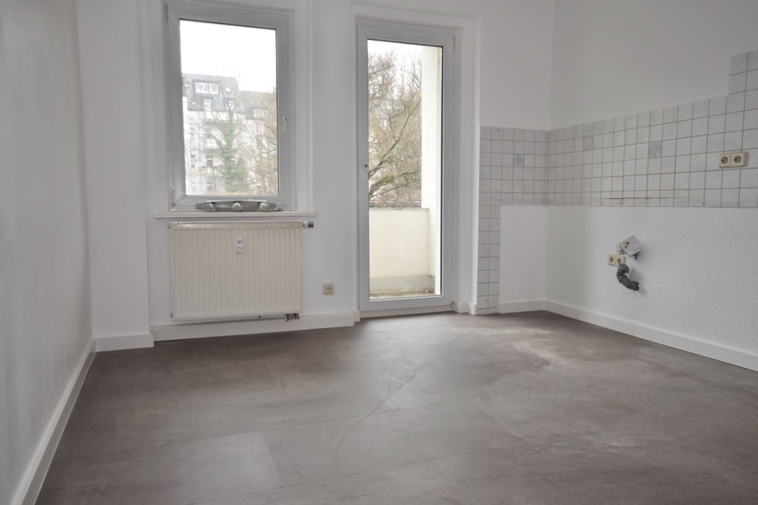 3 Zimmer • Balkon • Laminat • Tageslichtbad mit Wanne • Stellplatz • Tageslichtbad • jetzt mieten!?