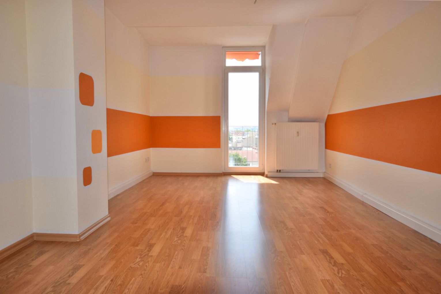 Jugendstil • 3,5 Zimmer • Einbauküche • Balkon • Tageslichbad mit Wanne+Dusche • sanierter Altbau