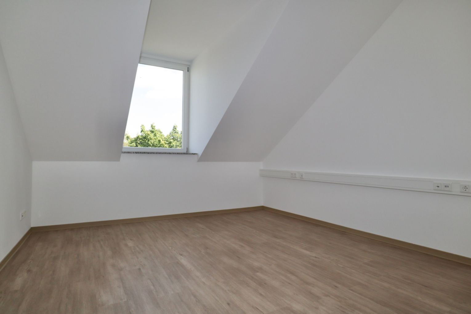 in Chemnitz • auf dem Kaßberg • ERSTBEZUG • 5 Räume • Büro • mit Balkon • hochwertige Ausstattung