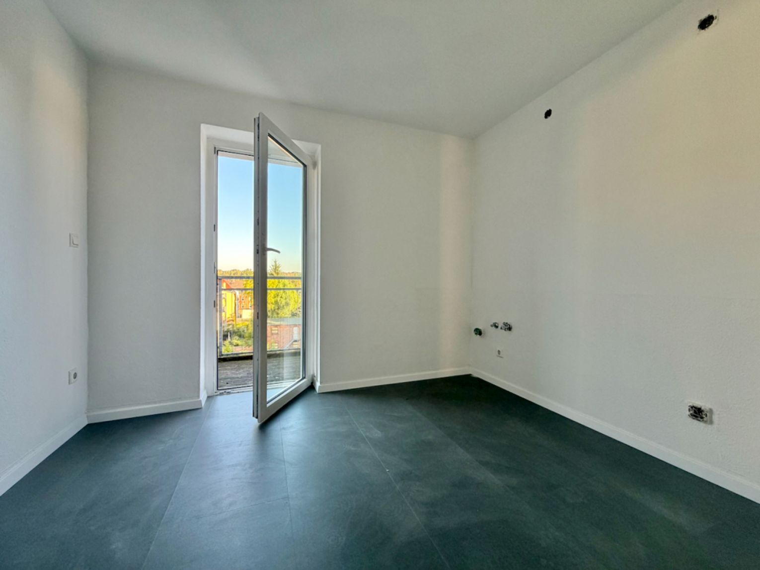 2 Zimmer • Balkon • Dachgeschoss • in Chemnitz • modern und neu • schnell sein und direkt mieten!