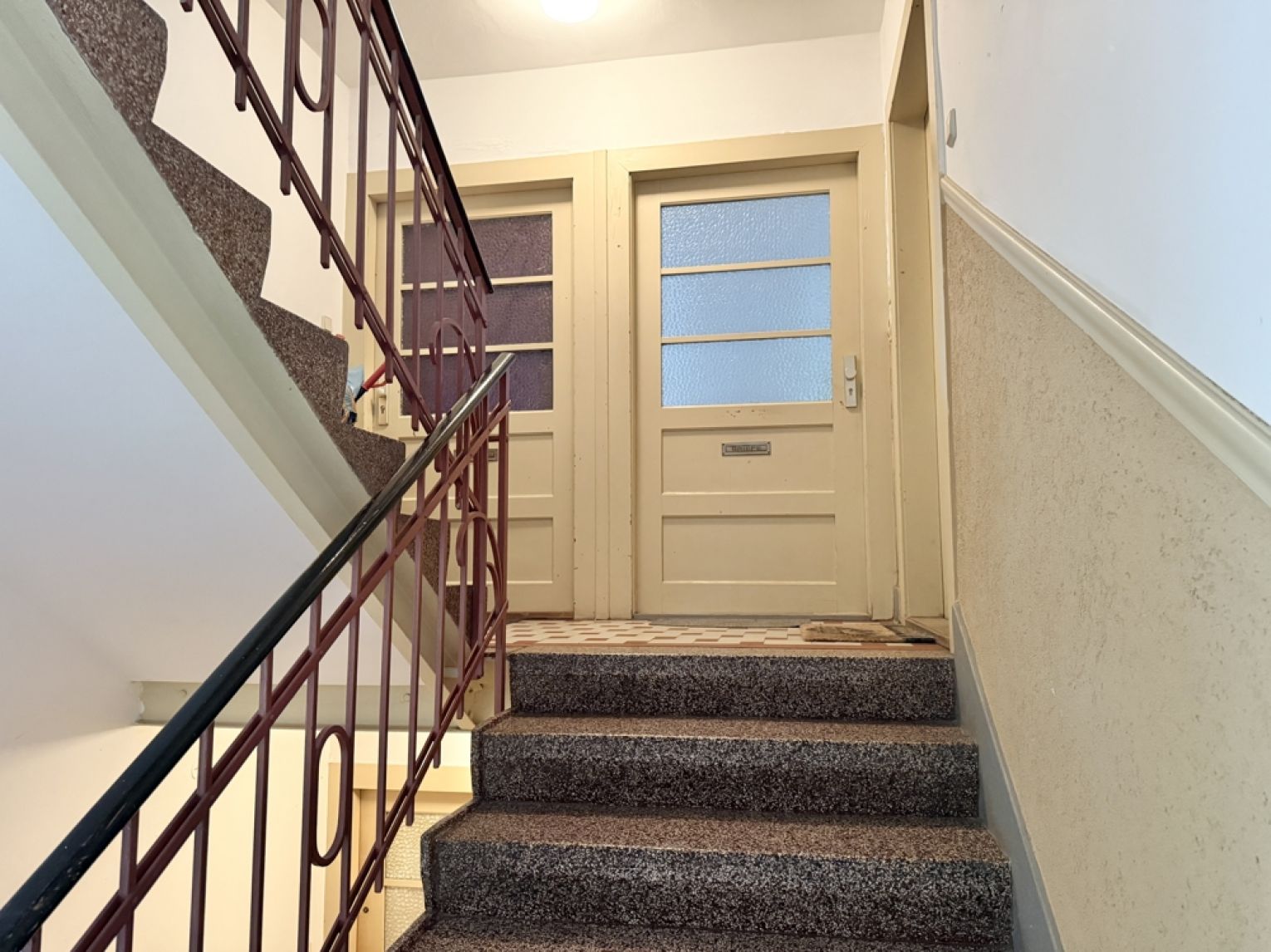 3-Raum Wohnung • Tageslichtbad • Wohnküche • Weiße Türen • Laminat • Reichenbrand • Anschauen!?