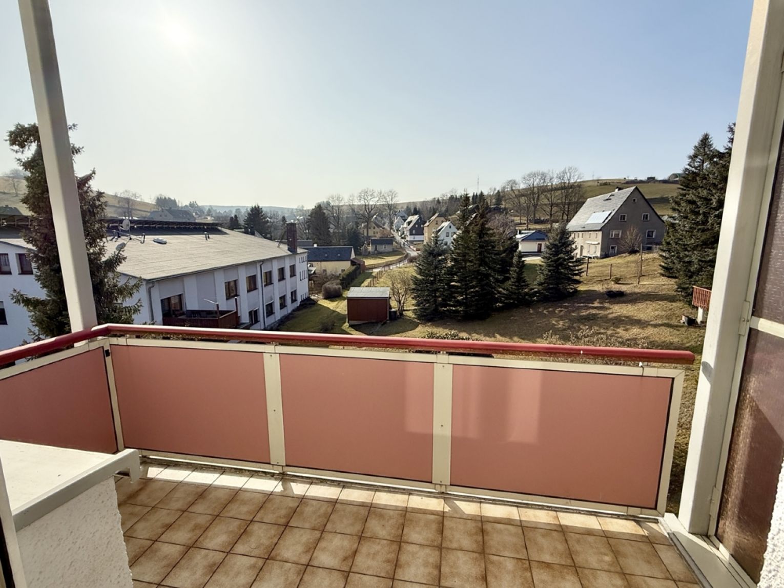 2 Zimmer • Balkon • ruhig gelegen • Laminat • Stellplatz • gleich mal anschauen !?