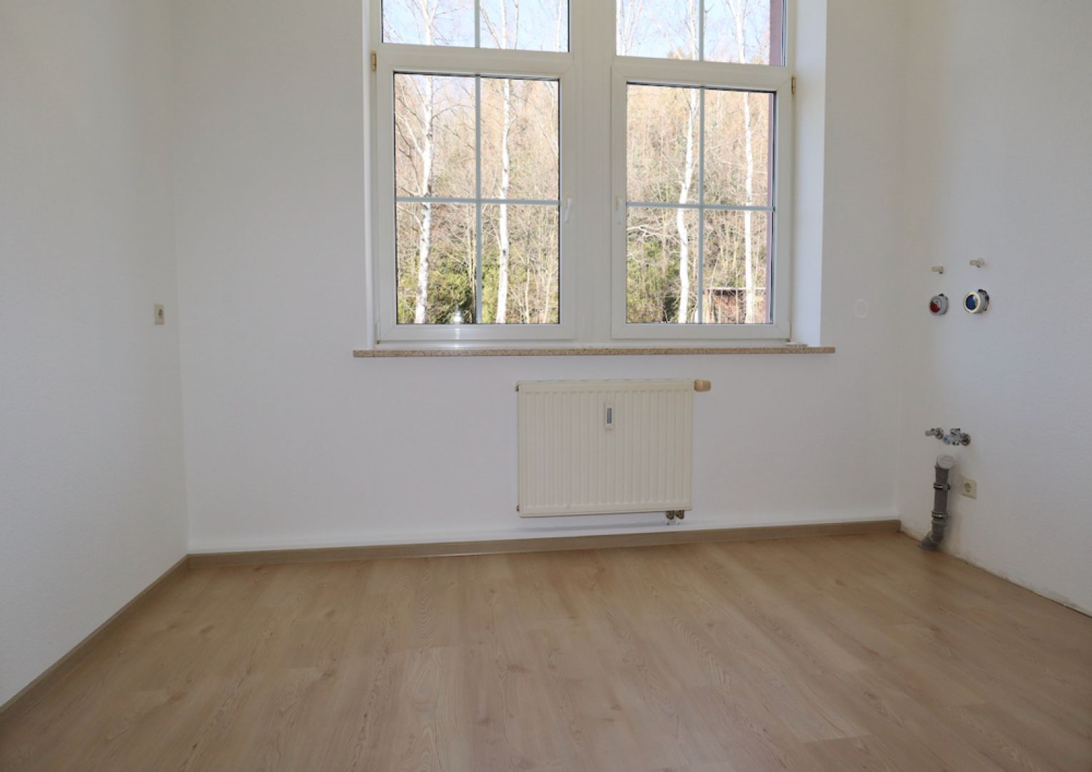 Balkon • 2 Zimmer • Grillecke • Stellplatz • nette Hausgemeinschaft • Wäscheboden • Anschauen ???