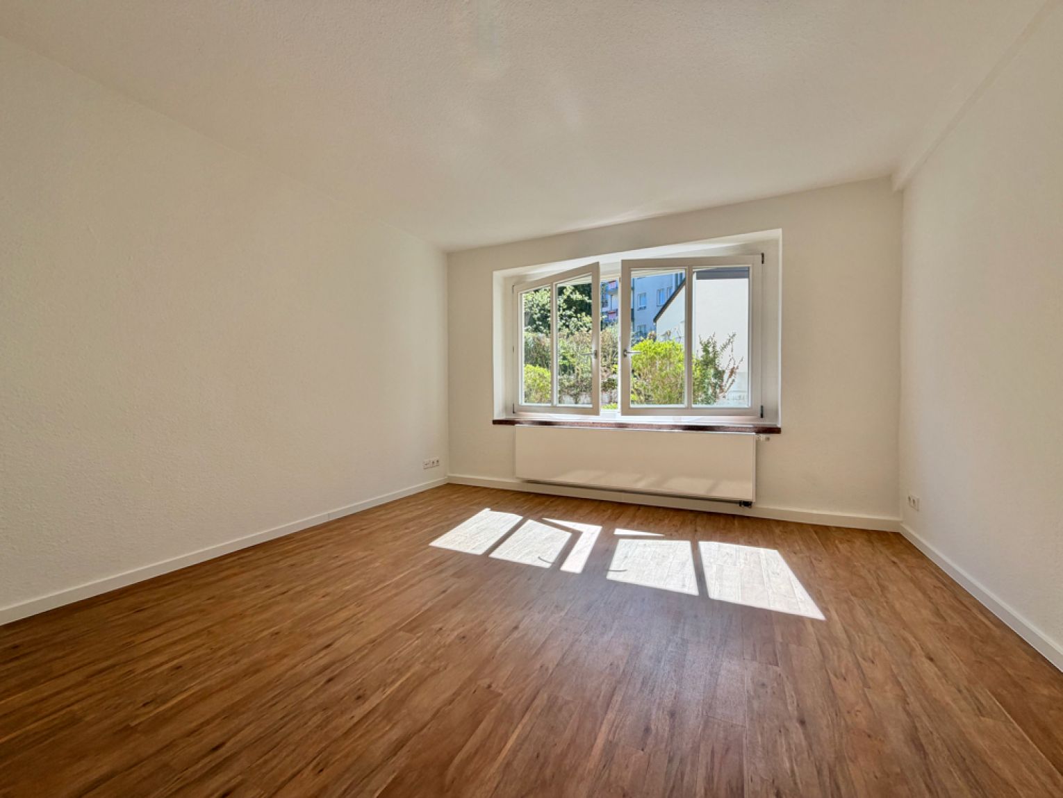 3 Zimmer • zur Miete • mit Balkon • Einbauküche • im Lutherviertel • in Chemnitz • schnell sein!