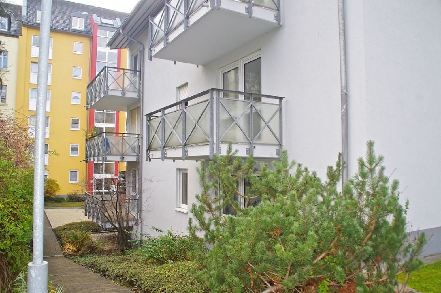 1-Raum-Apartment • Schlosschemnitz • Pantry-Küche • Balkon • modernes Laminat • TOP!
