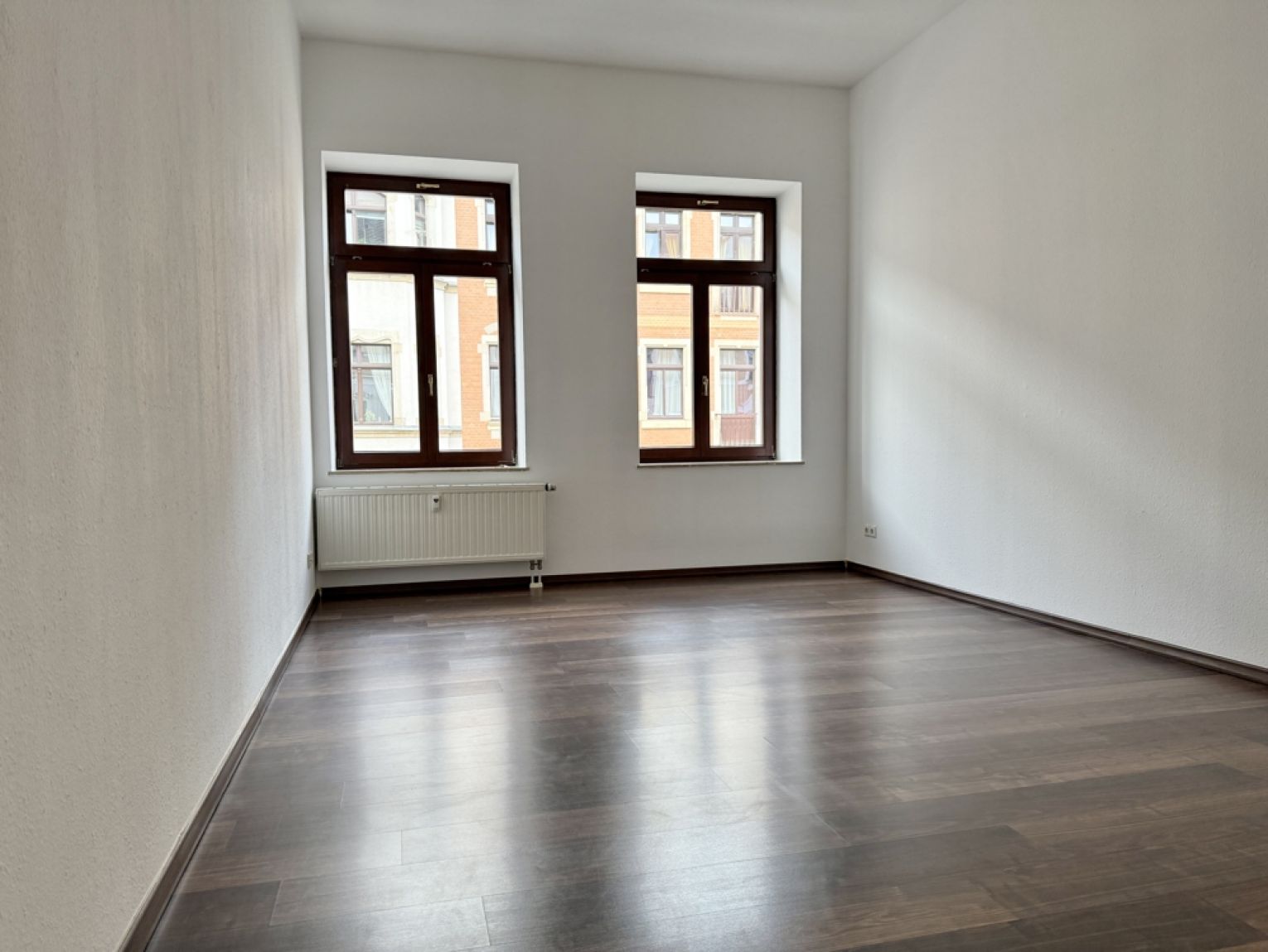 Wintergarten • 2-Raum-Wohnung • Balkon • Laminat • Bad mit Wanne & Dusche • Kaßberg • Termin machen!