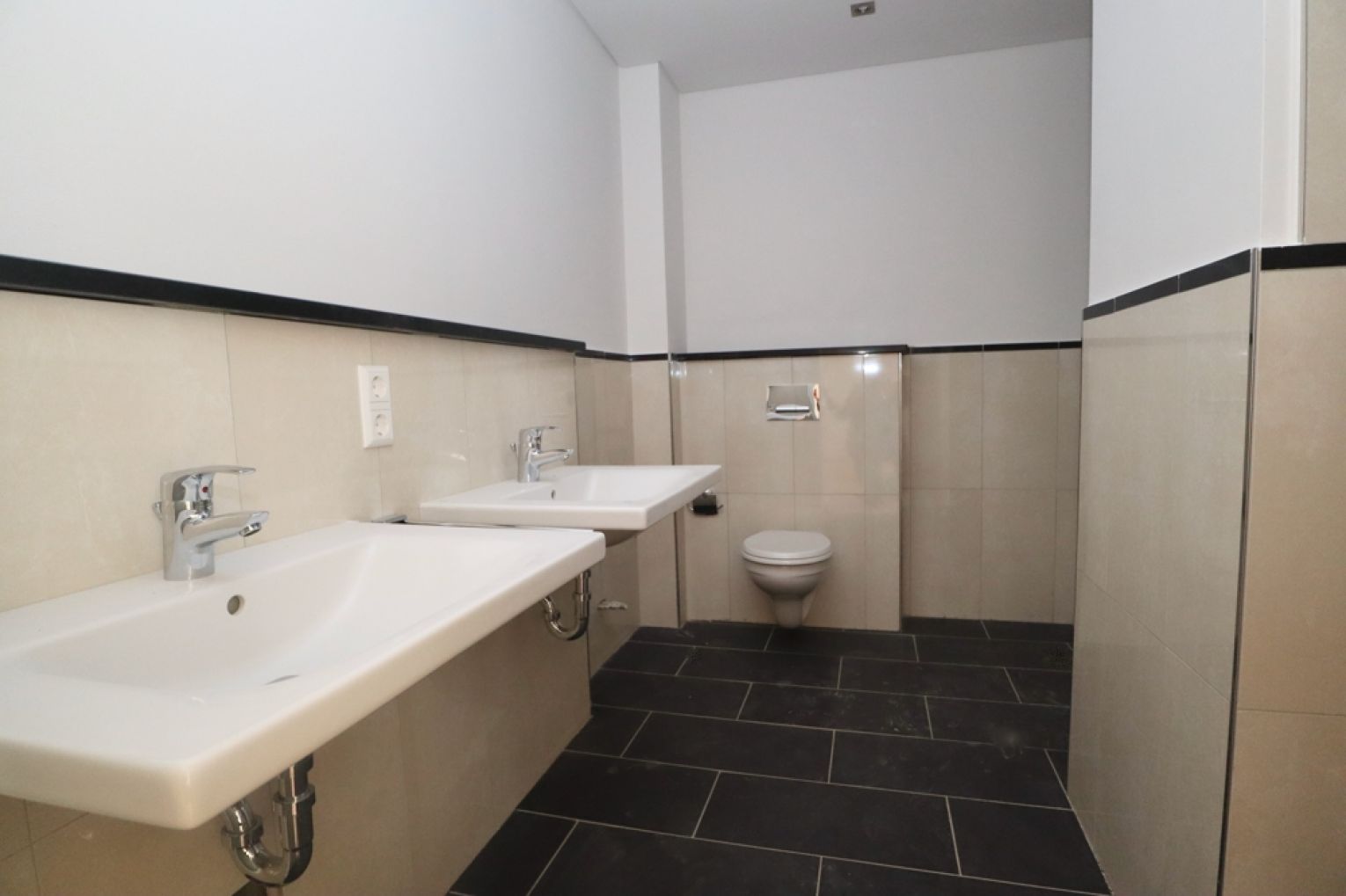 Balkon • 4-Raum Wohnung • Erstbezug • Tageslichtbad • Fußbodenheizung • Parkett • jetzt anrufen