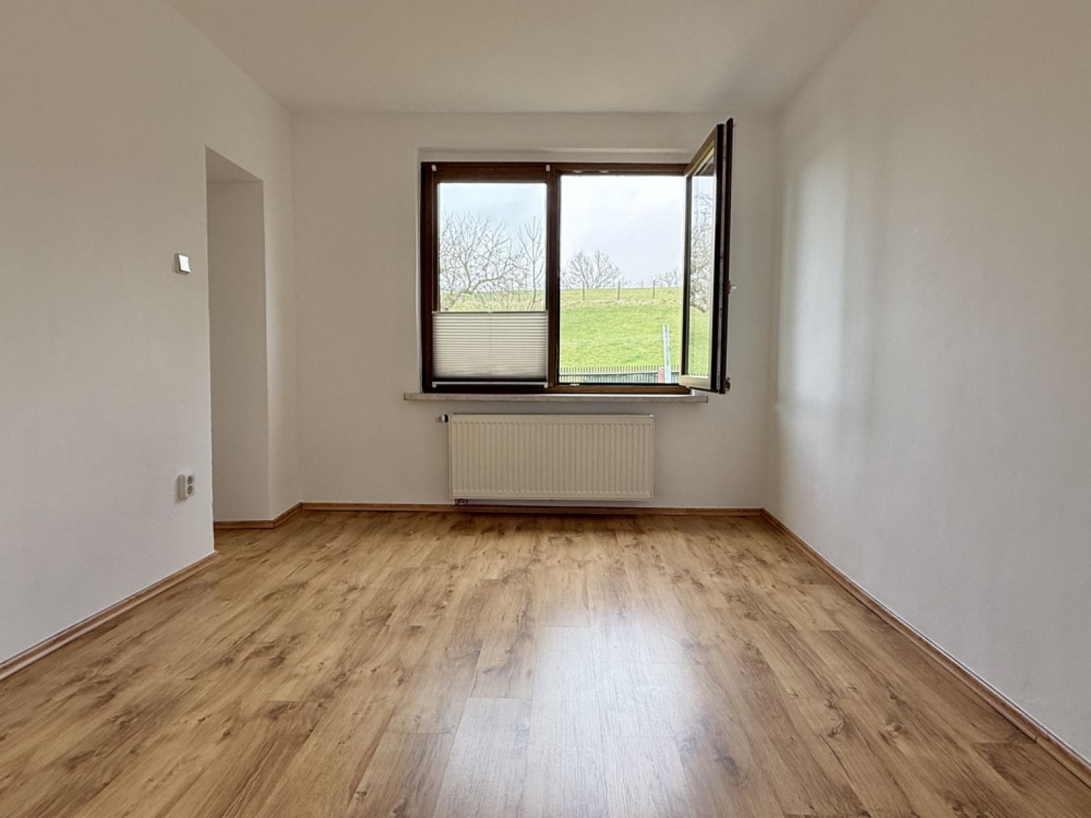 Modernes Bad • große Wohnküche • schöne Stadvilla • Gartennutzung • Stellplatz • Oberlungwitz