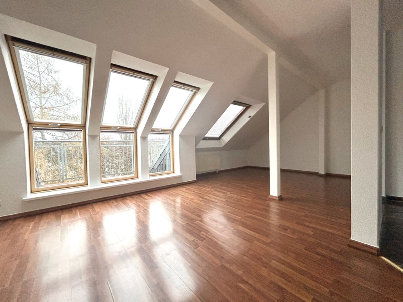 2,5-Raum Wohnung • Einbauküche •mit Balkon • Kaßberg • Dachgeschoss • Mieten • Termin vereinbaren