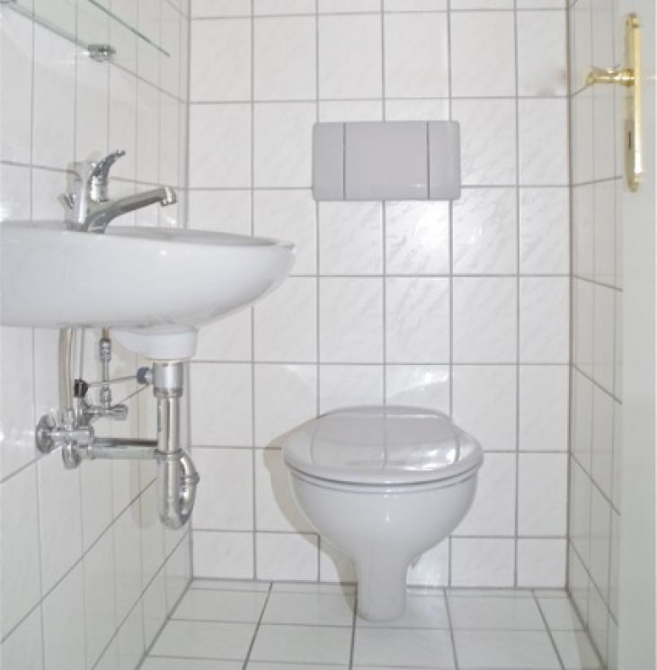 3 Zimmer • Einbauküche • Laminat • Grüner Innenhof • toller Grundriss • Hochparterre • ANSCHAUEN !?