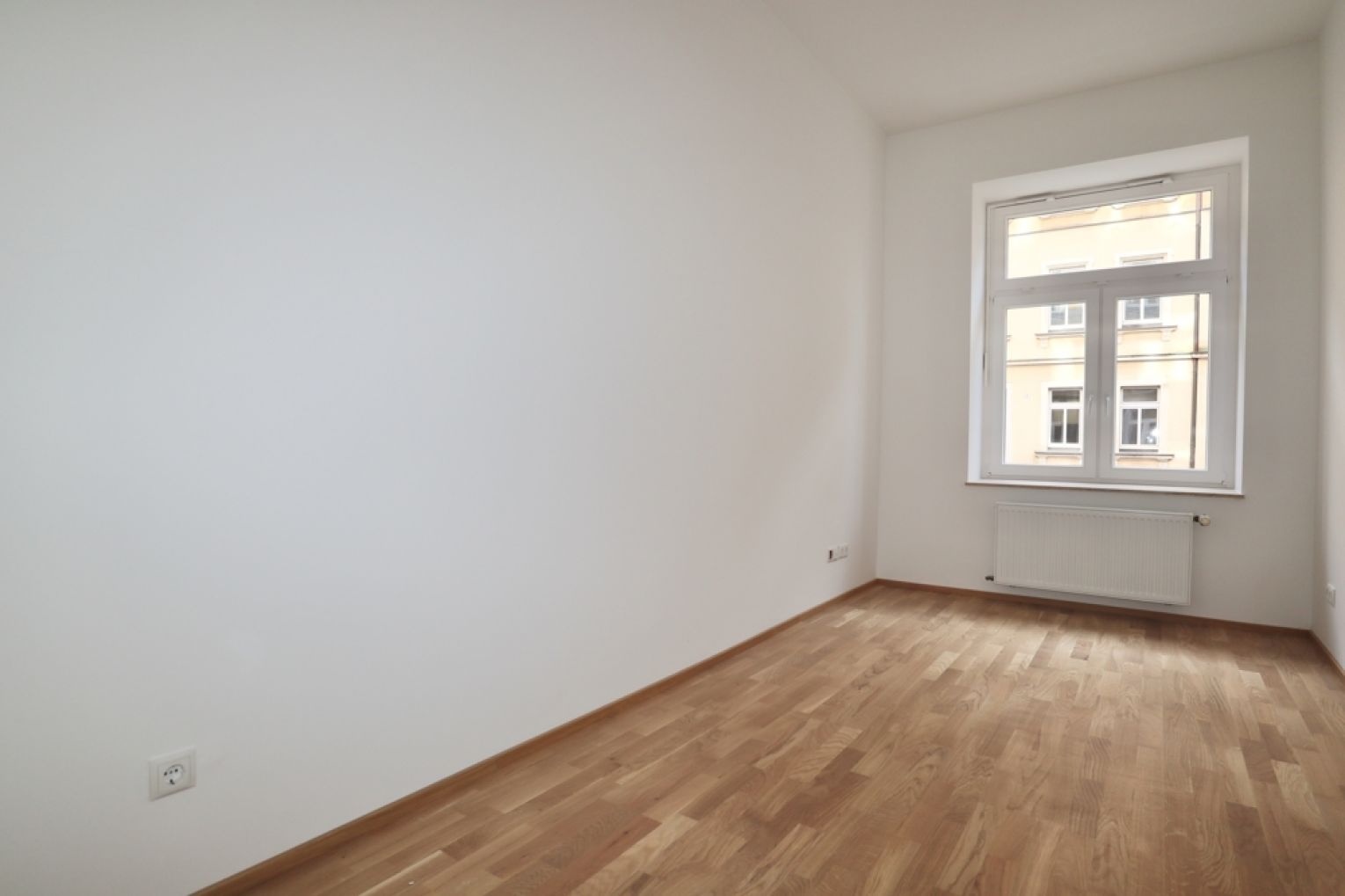 4-Raum Wohnung • Terrasse • Tageslichtbad • Wanne/Dusche • Einbauküche • Stellplatz • jetzt anrufen