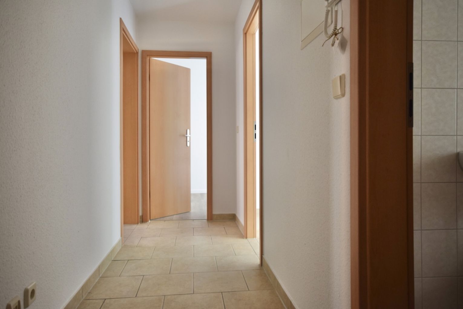 Tageslichtbad mit Wanne • 2 Zimmer • am Heimgarten • Balkon • Top-Preis! • Neues Laminat - Photo 4