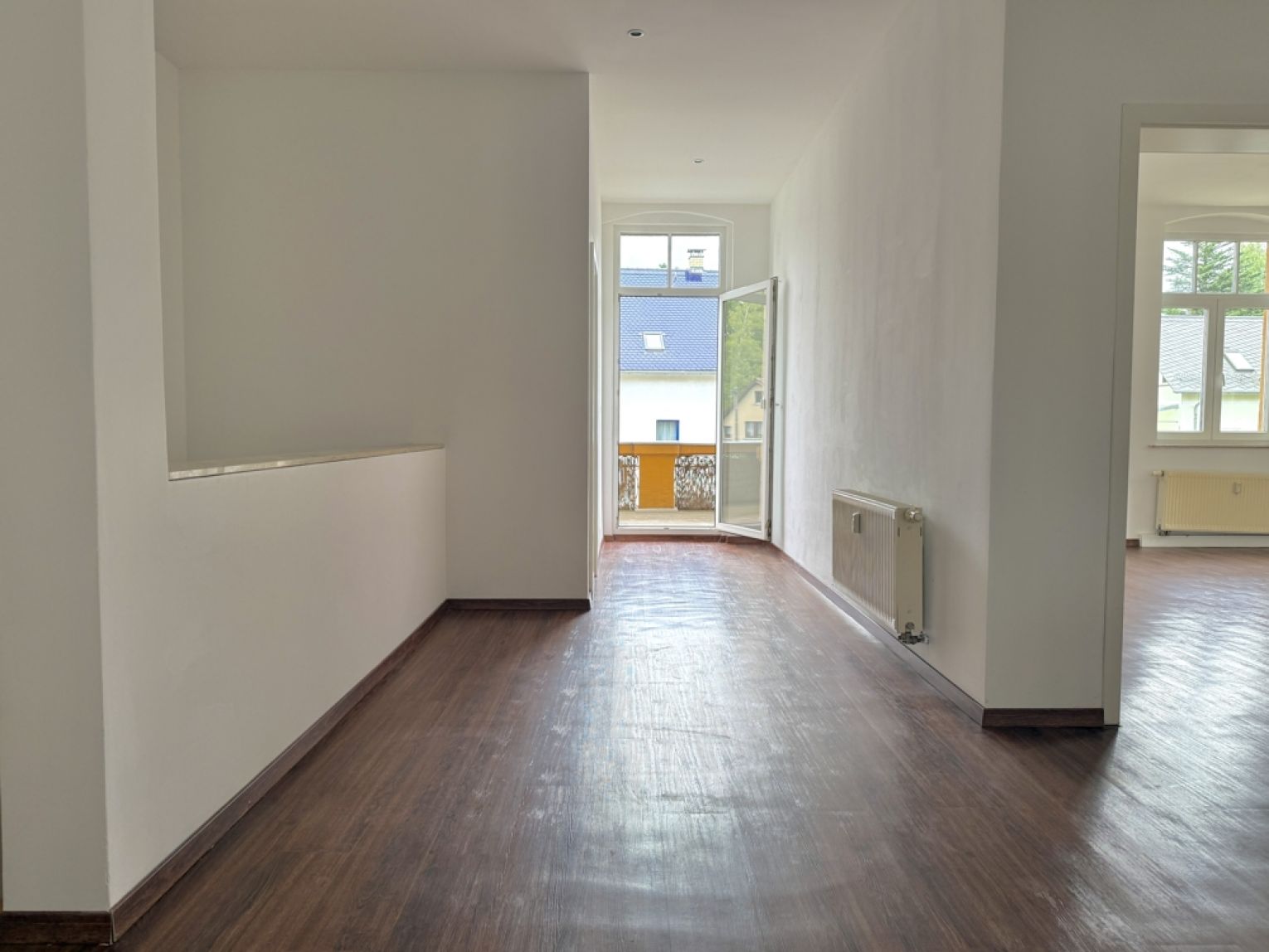 3-Zimmer • Runderker • Bad mit Fenster und Wanne • Laminat • Stadtvilla • Stellplatz