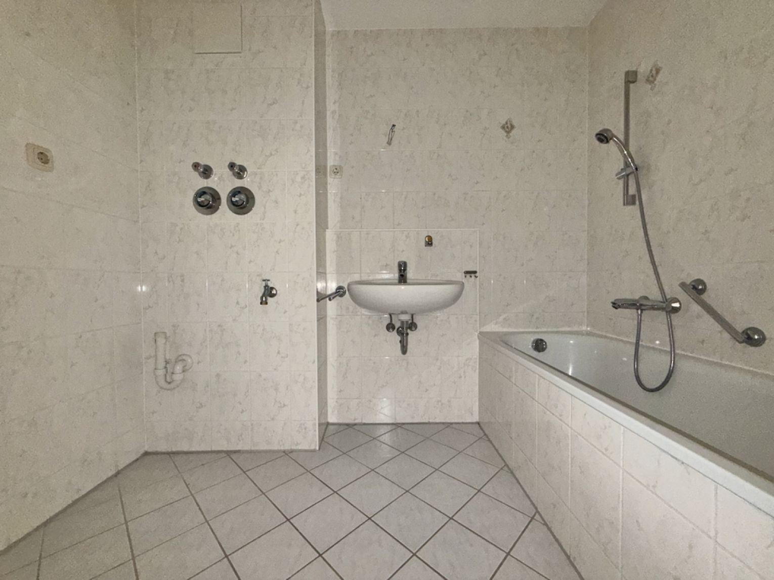 3 Zimmer • mit Balkon • Tiefgarage • zur Miete • in Chemnitz • Grüna • jetzt direkt anschauen!