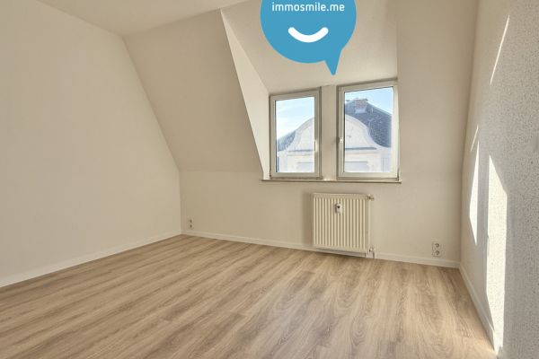 3-Raum Wohnung • frisch renoviert • Bad mit Wanne • Stellplatz • Dachschrägen • Termin vereinbaren?