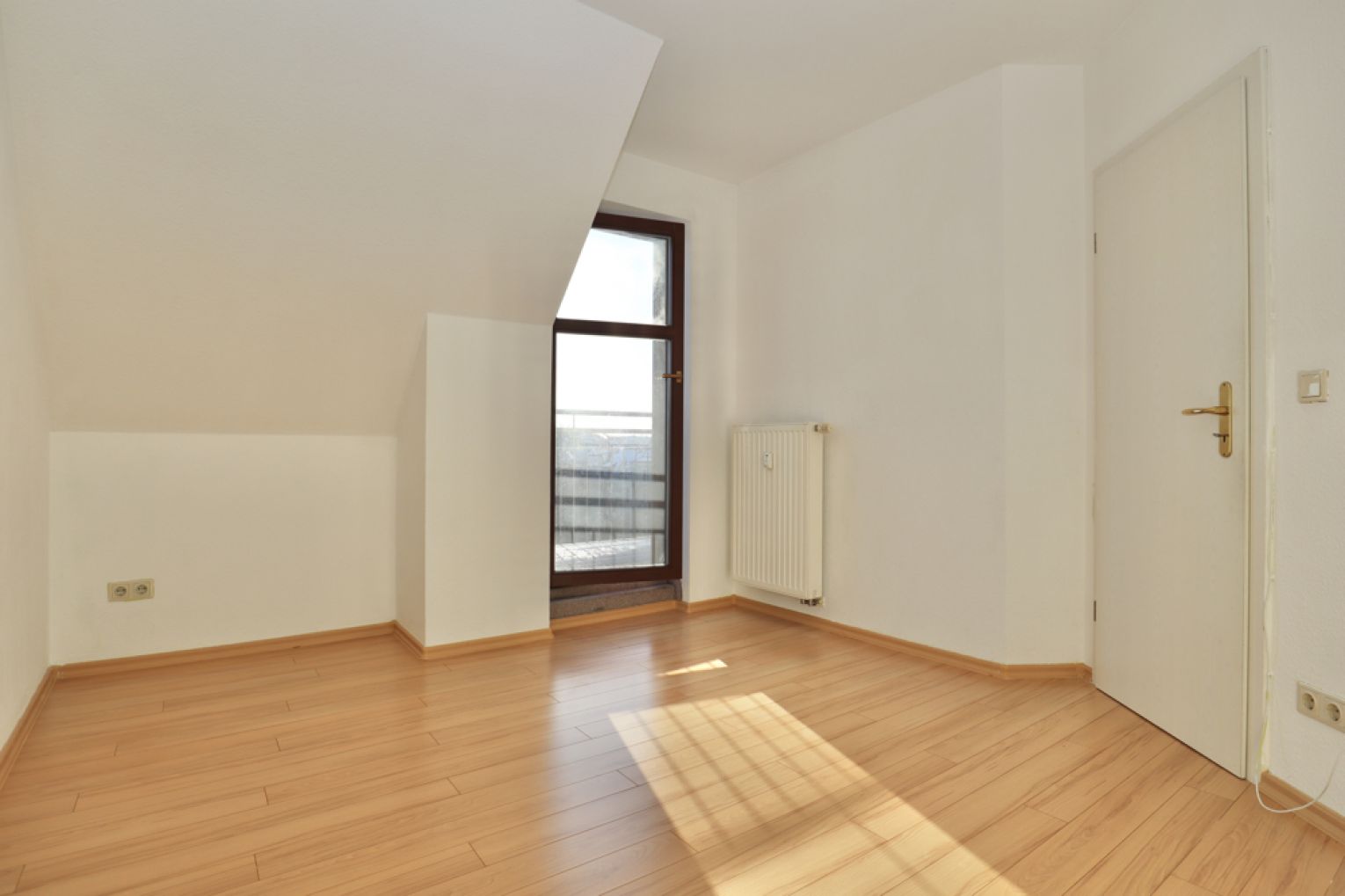3-Raum Wohnung • Dachgeschoss • in Schloßchemnitz • Maisonette • 2 Bäder • Balkon • jetzt anrufen