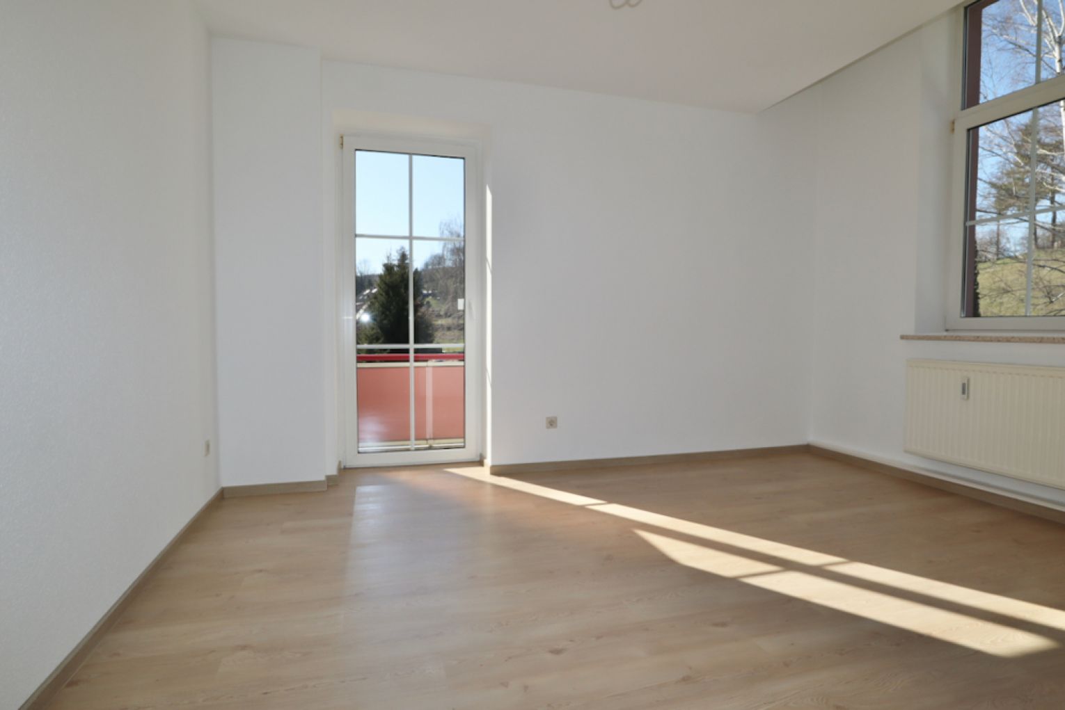 5 Zimmer • 2 Balkone • ruhig gelegen • Laminat • Stellplatz • 2 Bäder •